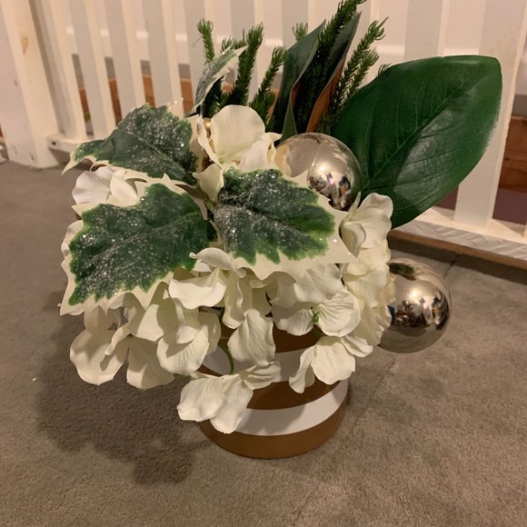 Michaels Christmas Holiday Gold White Faux Hydrangea Flower Bouquet Floral Decor - Picture 1 of 7